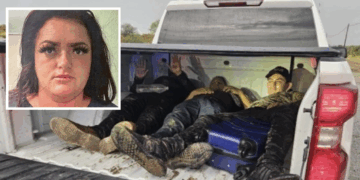 Mujer enfrenta cargos por transportar indocumentados en Texas.