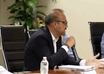 Regidores cuestionan falta de transparencia en informe financiero aprobado por Cabildo de Piedras Negras.