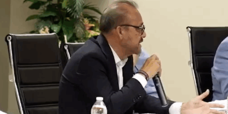 Regidores cuestionan falta de transparencia en informe financiero aprobado por Cabildo de Piedras Negras.