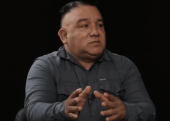 Juan Carlos Álvarez señaló el riesgo que representa el autoritarismo en el gobierno de Piedras Negras.