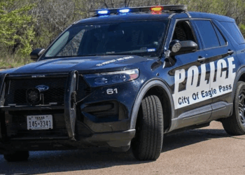 Hombre colapsa en hotel tras ingerir sustancia desconocida en Eagle Pass.