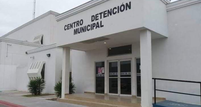 Un individuo con síntomas fue liberado de inmediato por precaución.