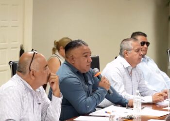 “Ya aburres”: alcalde responde con burla a denuncia por abusos policiales.