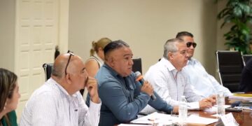 “Ya aburres”: alcalde responde con burla a denuncia por abusos policiales.