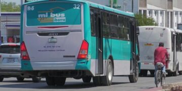 Alcalde descarta subsidio al transporte estudiantil.