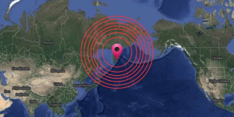Fuerte sismo en Rusia causa alarma regional y amenaza de tsunami.
