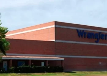  Wrangler cierra plantas en Coahuila y despide a más de 2 mil trabajadores.