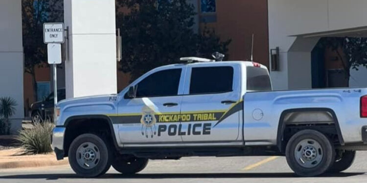 El cuerpo fue hallado dentro de una vivienda en la reserva, junto a un arma de fuego.