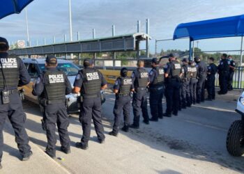 El operativo detuvo el tráfico por más de 10 minutos al mediodía de este miércoles.