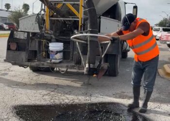 Anuncian compra millonaria en medio de lento avance del bacheo.