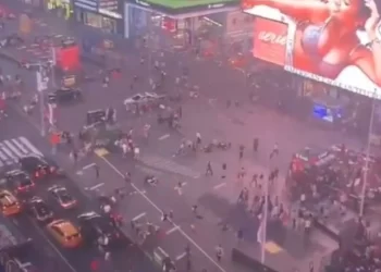 Caos en Times Square por balacera nocturna.