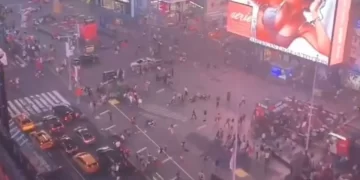 Caos en Times Square por balacera nocturna.