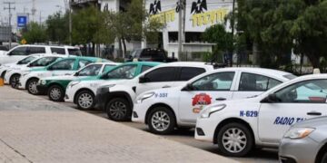 El director de Transporte Municipal pidió a los choferes presentar denuncias formales para sancionar abusos.