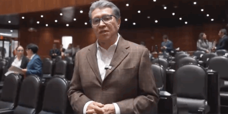 Viajar con recursos propios no debería ser motivo de escarnio, declaró Ricardo Monreal.