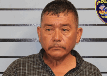 Enfrenta cargos por amenaza terrorista y lesiones a un adulto mayor.