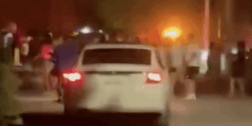 Enfrentamiento entre vecinos terminó en violencia contra agentes municipales.