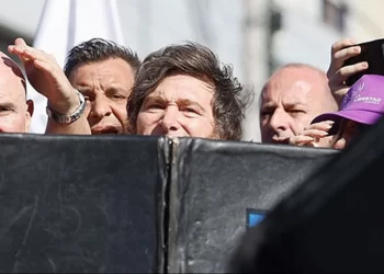 El presidente responsabilizó a militantes de la oposición de sembrar “violencia y caos”.