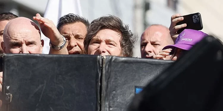 El presidente responsabilizó a militantes de la oposición de sembrar “violencia y caos”.