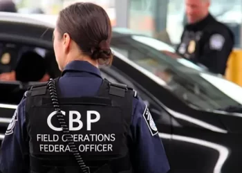 Esperan versión oficial tras retiro de visa a Sonia Villarreal en Eagle Pass.