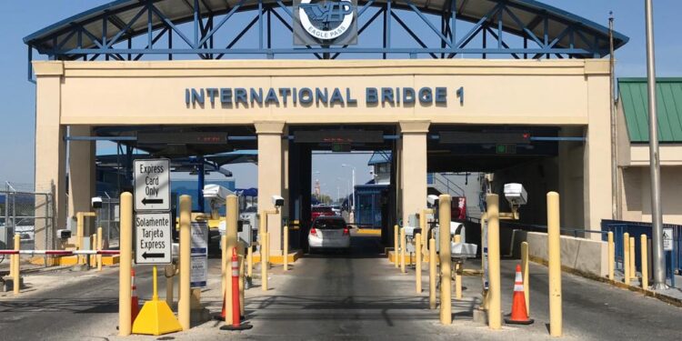 Aumento en peaje de puentes de Eagle Pass entraría en vigor en octubre.