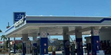 Escasez de gasolina deja fuera de servicio tres estaciones en la ciudad.