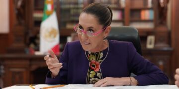 Congreso peruano aprueba moción para declarar persona non grata a Sheinbaum.