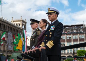 Más de 4 mil mujeres desfilaron en evento cívico-militar encabezado por Sheinbaum.