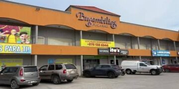 Plaza Bugambilias vuelve a ser blanco de ladrones; roban todo el cableado.