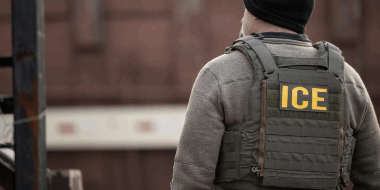 El ICE enfrenta acusaciones por negligencia médica.