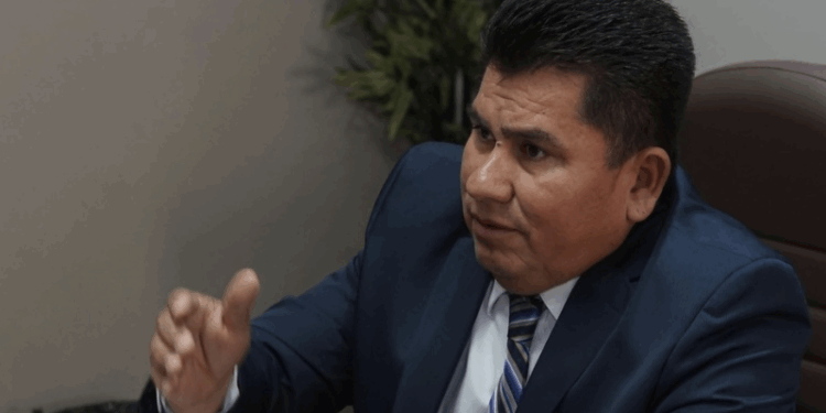 Tras ultimátum en Simas, Menera prefiere callar.