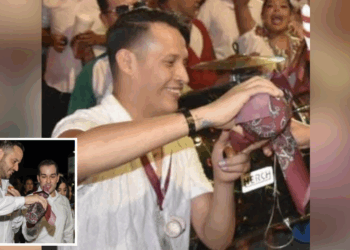 Realizan callejoneada con bebidas en vía pública.