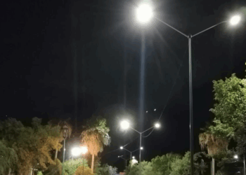 Empresas enfrentarán nuevo cobro por alumbrado en la ciudad.
