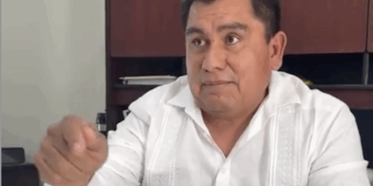 Menera convoca a protesta por intento de destitución en Simas.