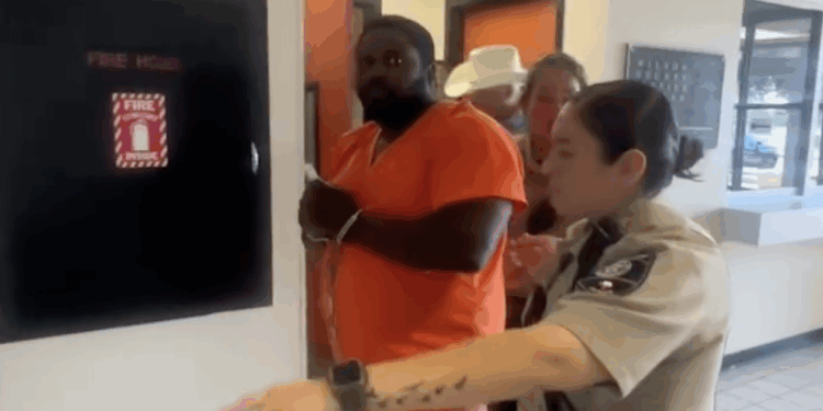 Fijan fianza millonaria a tirador de Eagle Pass.