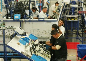 Pierden su empleo más de 200 personas en Piedras Negras, y 700 en Acuña.