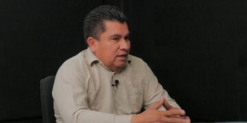 Menera acusó sabotaje en Simas y desvíos en obras municipales.