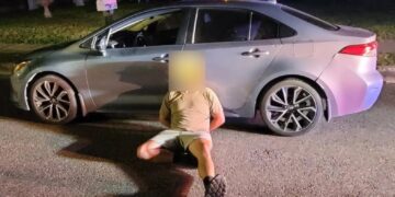 Detienen en Texas a venezolano y estadounidense por tráfico de indocumentados.