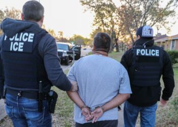 EU aplicará multas a migrantes desde los 14 años.