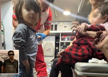 Detienen a pareja en Tijuana por maltrato a sus dos hijos menores.