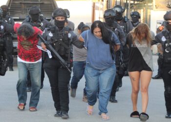 Hallan arma larga, ponchallantas y marihuana; detienen a sujeto en El Moral.