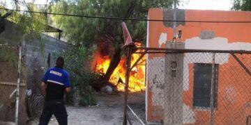 El fuego se propagó con rapidez debido a que varias casas estaban construidas con madera.