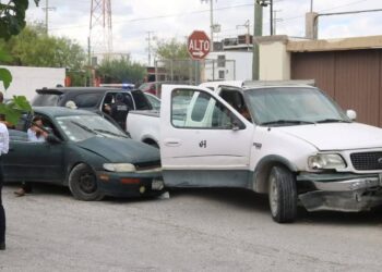 Detienen a conductor tras persecución y choque en Piedras Negras.