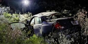 Militar, su esposa y un menor resultan heridos en volcadura en Jiménez.