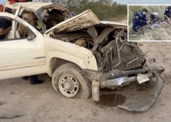 Volcadura en la carretera 57 deja dos heridos.