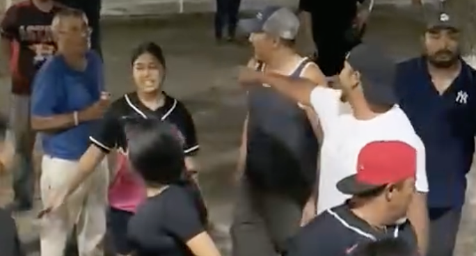 Un ampáyer de la tercera edad resultó agredido.