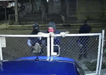 Caen dos adolescentes por vandalismo y drogas en la colonia 2 de Agosto, en Nava.