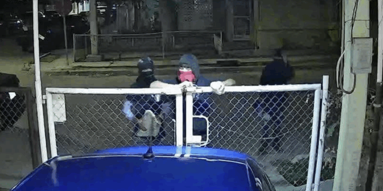 Caen dos adolescentes por vandalismo y drogas en la colonia 2 de Agosto, en Nava.