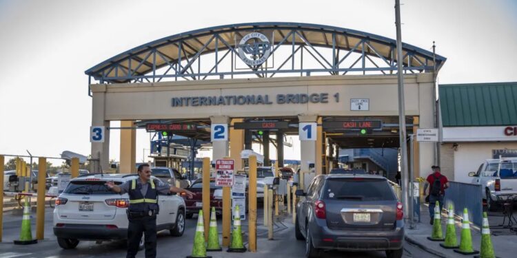 Analizan autoridades fronterizas ampliar horario por temporada de alta afluencia.