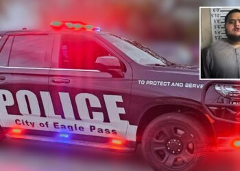 Caen tres por robo a vehículos y uno más por agredir a su madre en Eagle Pass.