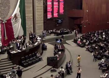 Avalan diputados reforma a la Ley de Amparo entre reclamos de retroactividad.